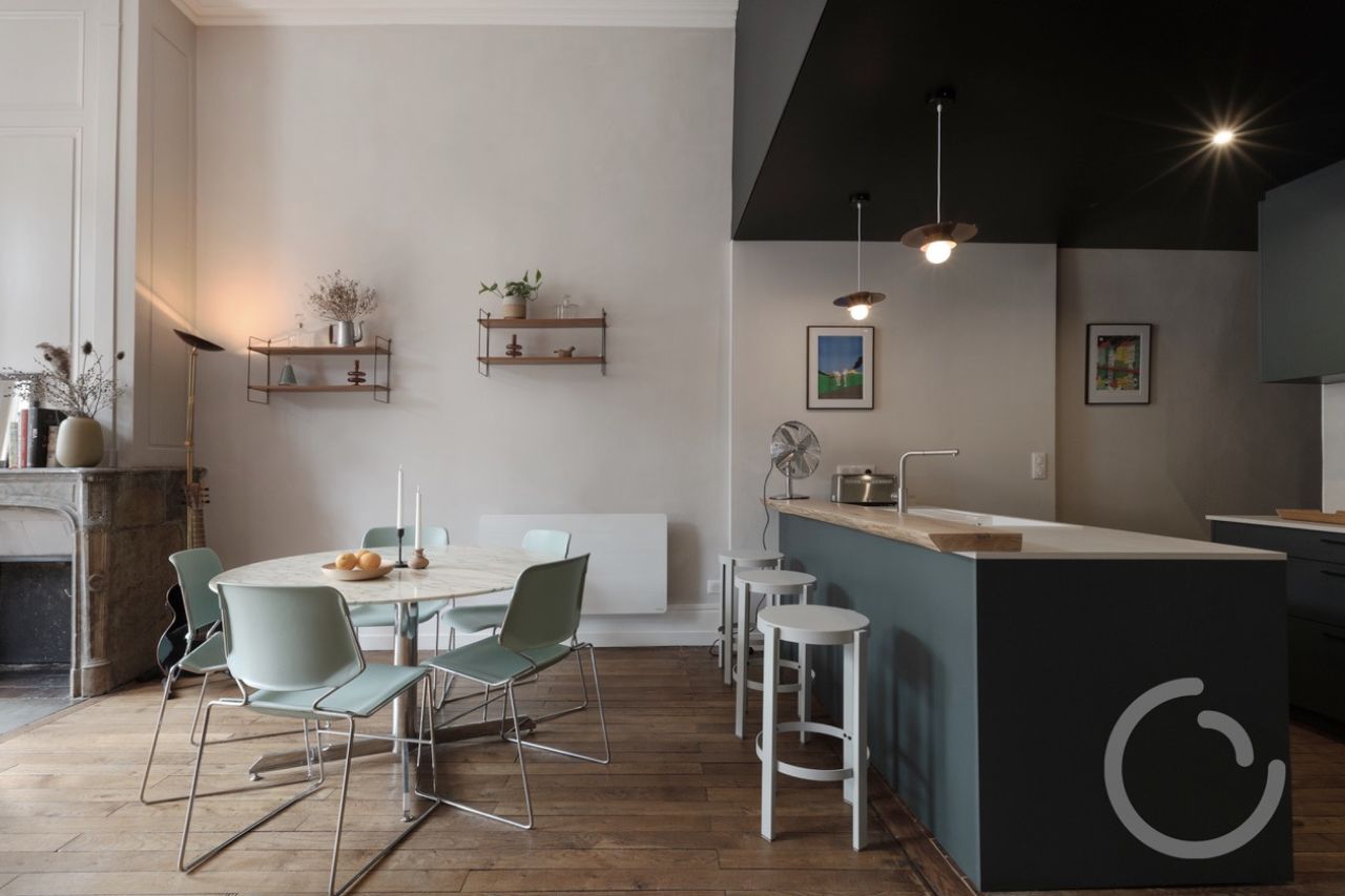 Salle à manger avec table pour 4 personnes